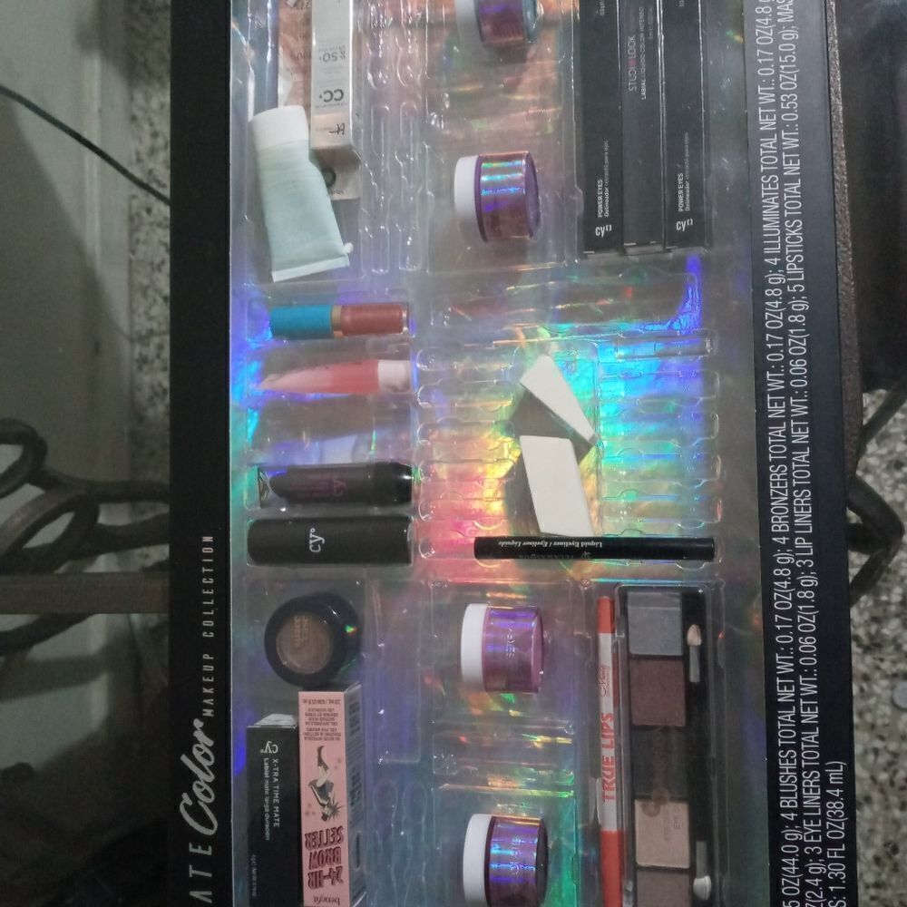 Randomized name brand makeup bundle - Picture 7 of 9